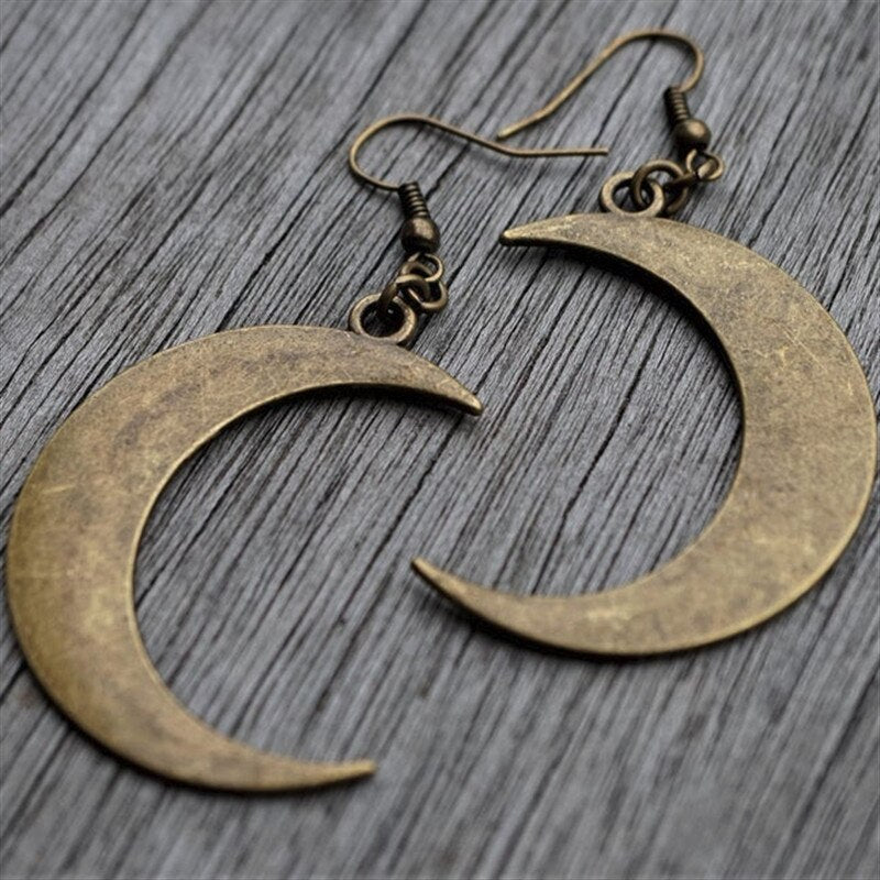 Crescent Moon earrings - Keep Salem Odd